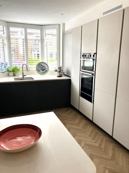 Our Beautifully Renovated Home Чичестър Екстериор снимка