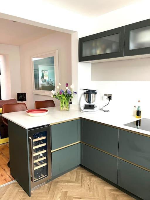 Our Beautifully Renovated Home Чичестър Екстериор снимка